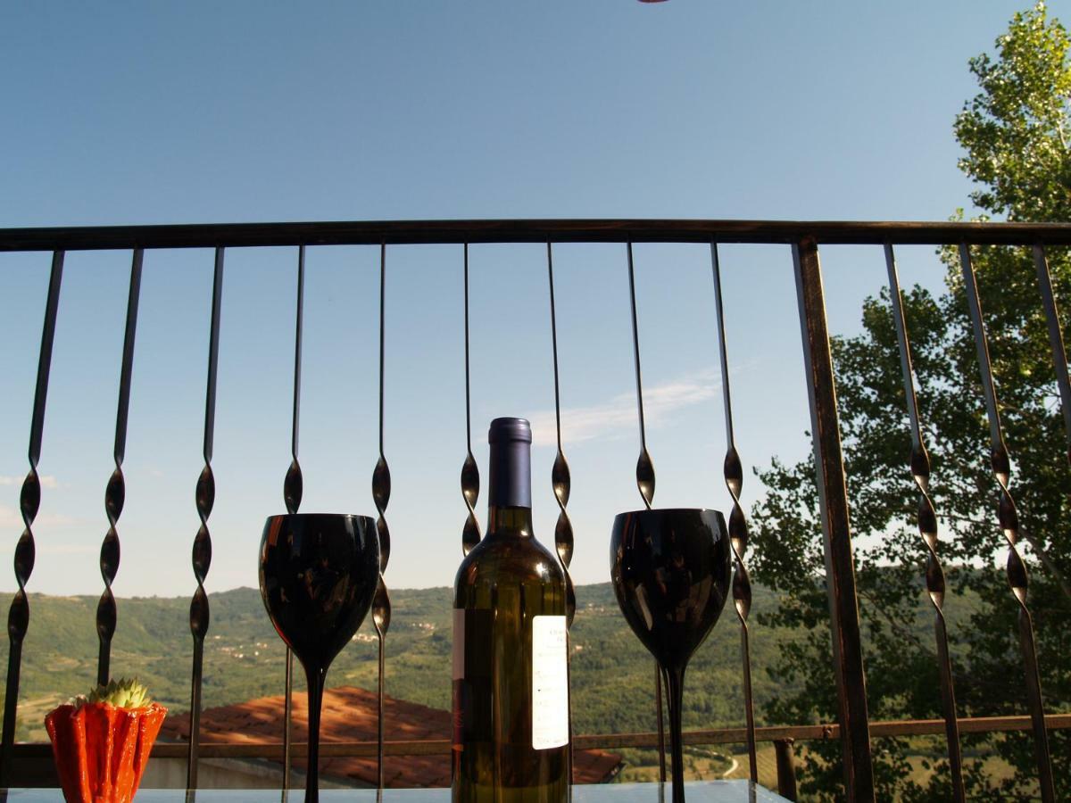 Provvidenza Villa Motovun Bagian luar foto