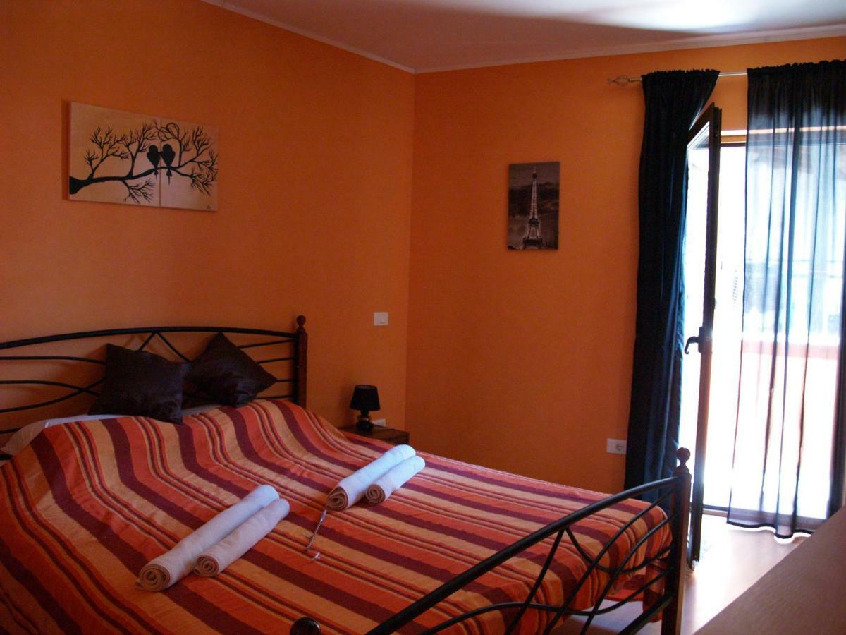 Provvidenza Villa Motovun Bagian luar foto